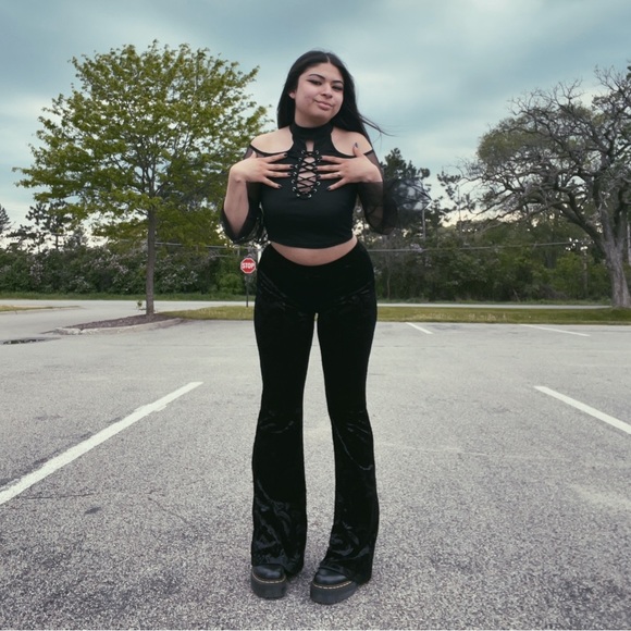 Meet Your Posher🖤 - Picture 8 of 11